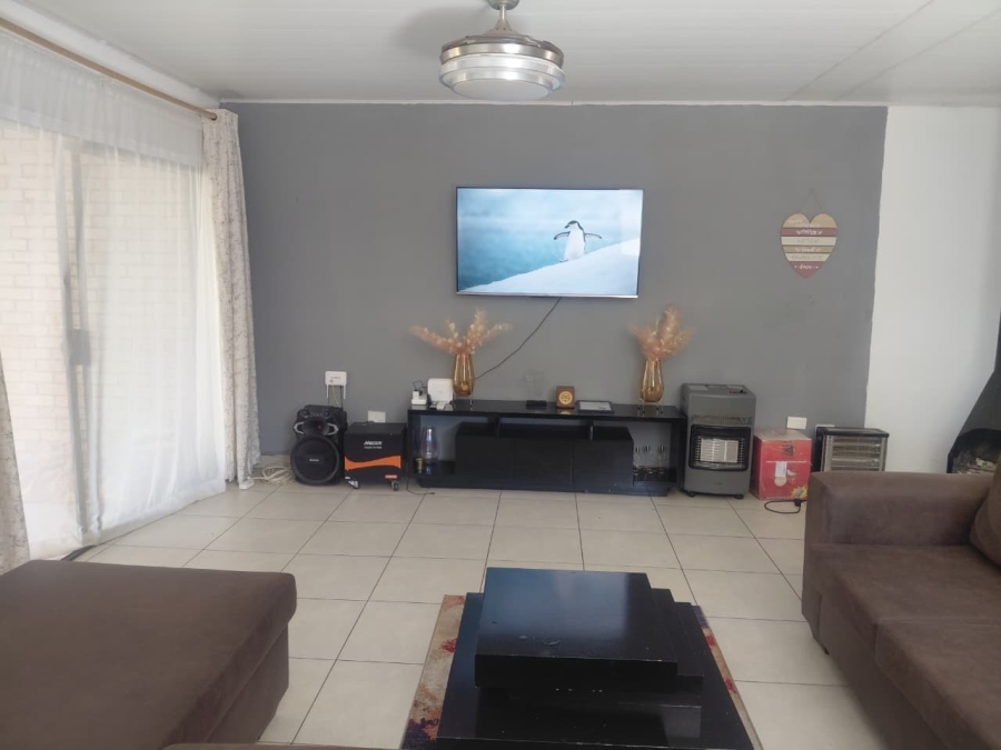 To Let 3 Bedroom Property for Rent in Three Rivers Gauteng