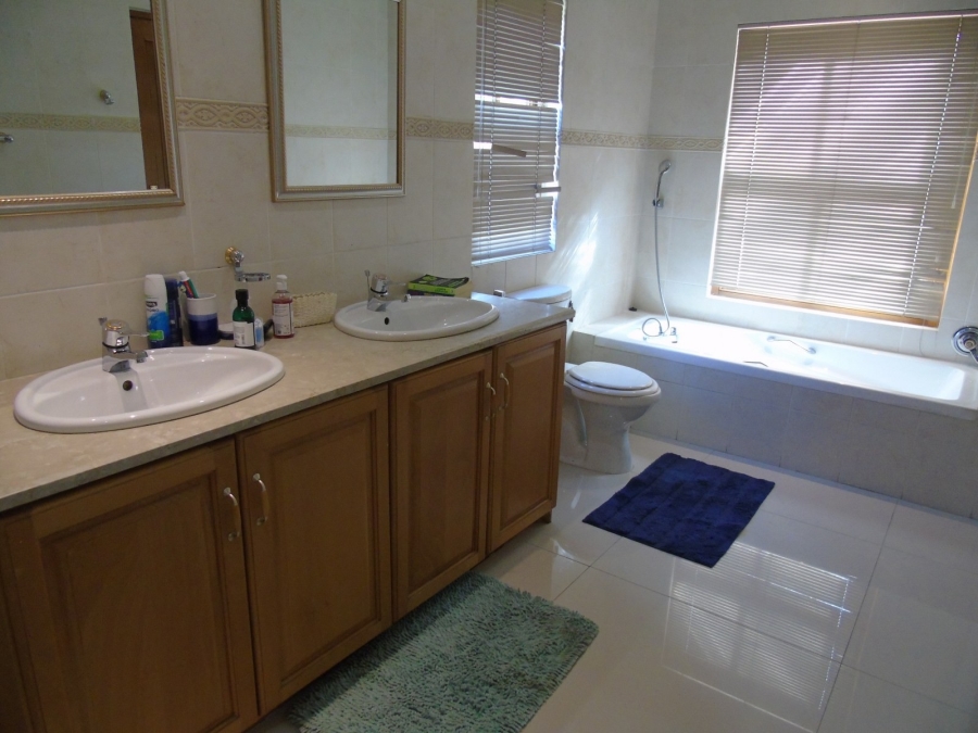 To Let 4 Bedroom Property for Rent in Dainfern Golf Estate Gauteng