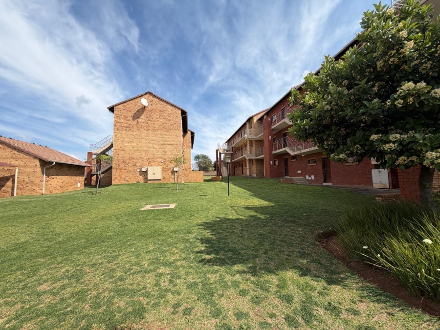 To Let 2 Bedroom Property for Rent in Noordwyk Gauteng
