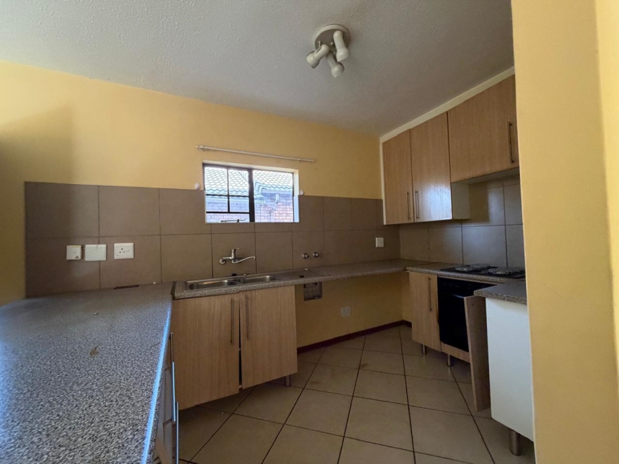 To Let 2 Bedroom Property for Rent in Noordwyk Gauteng