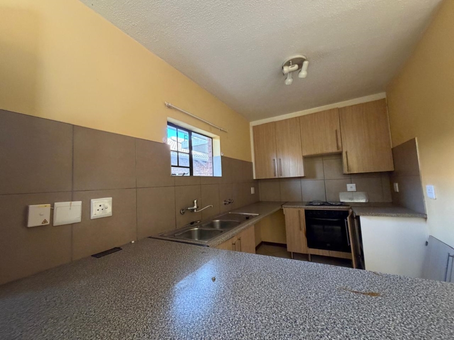 To Let 2 Bedroom Property for Rent in Noordwyk Gauteng