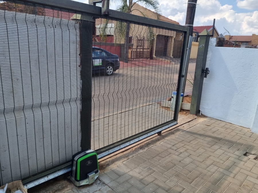 3 Bedroom Property for Sale in Soshanguve WW Gauteng