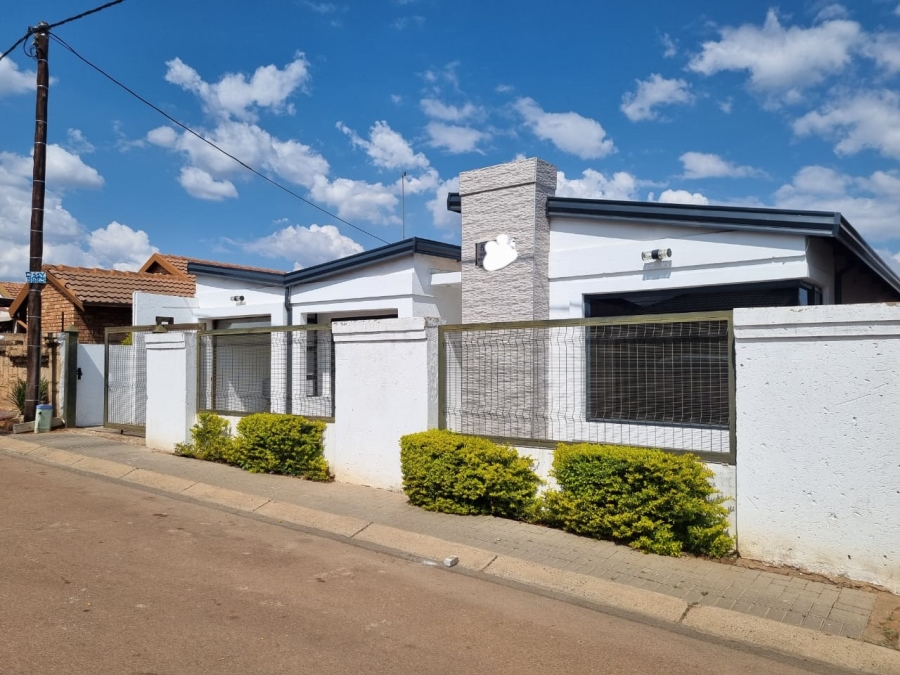 3 Bedroom Property for Sale in Soshanguve WW Gauteng
