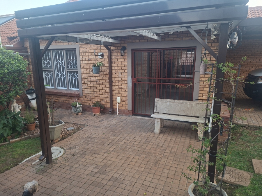 1 Bedroom Property for Sale in Willow Park Manor Gauteng