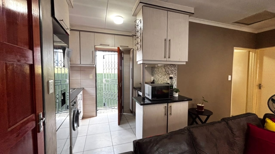 2 Bedroom Property for Sale in Clayville Gauteng