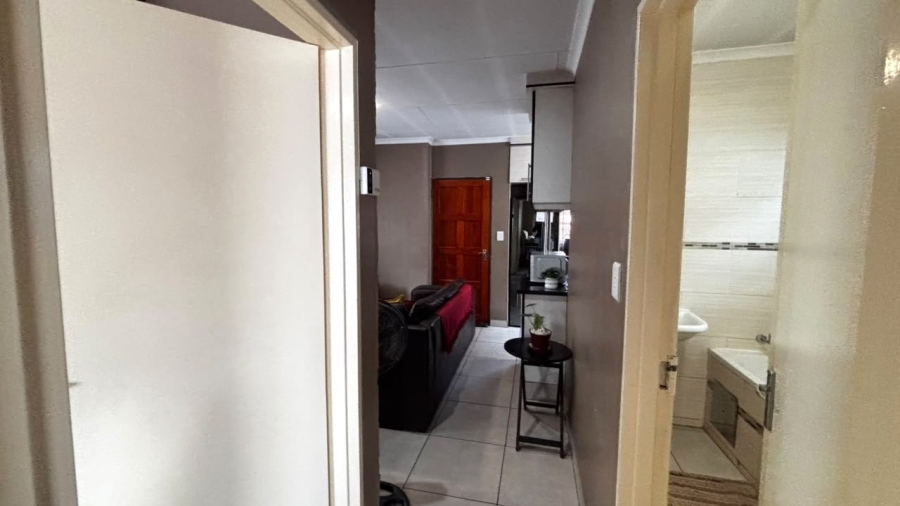 2 Bedroom Property for Sale in Clayville Gauteng