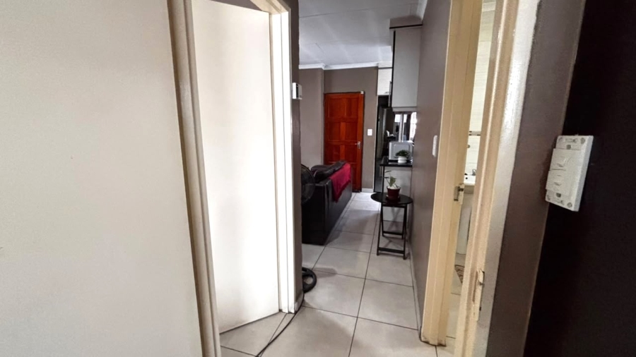 2 Bedroom Property for Sale in Clayville Gauteng