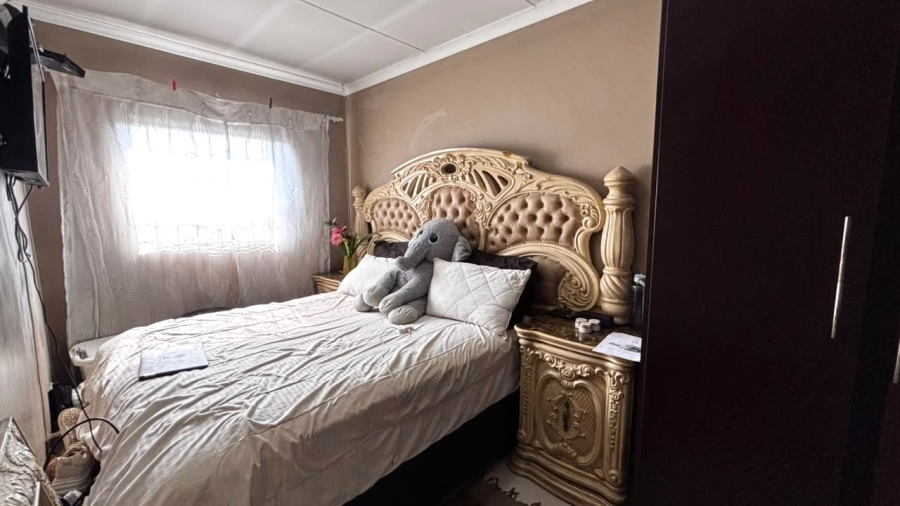 2 Bedroom Property for Sale in Clayville Gauteng