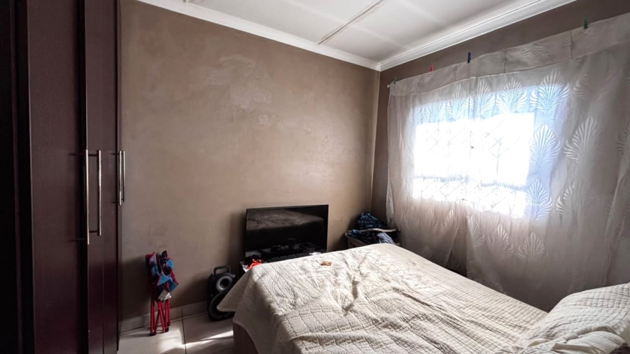 2 Bedroom Property for Sale in Clayville Gauteng
