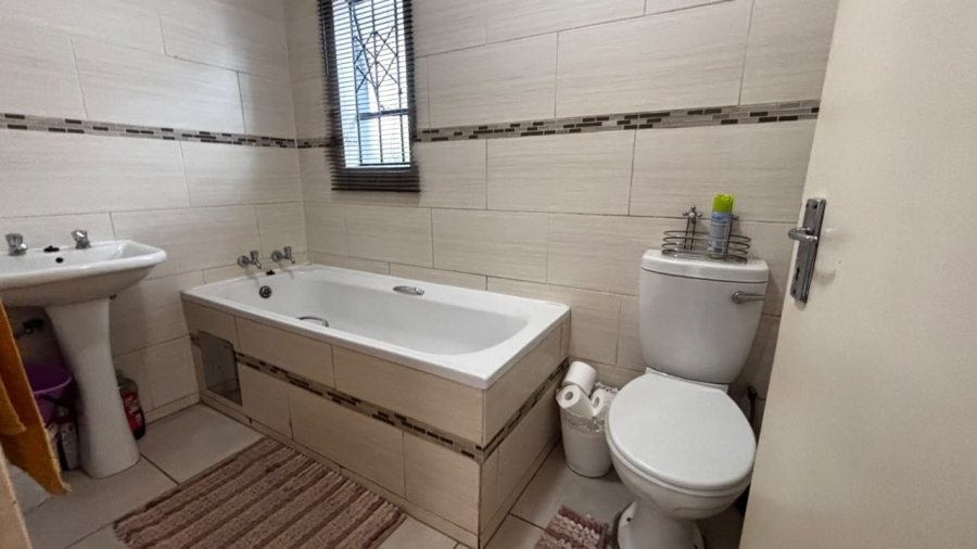 2 Bedroom Property for Sale in Clayville Gauteng