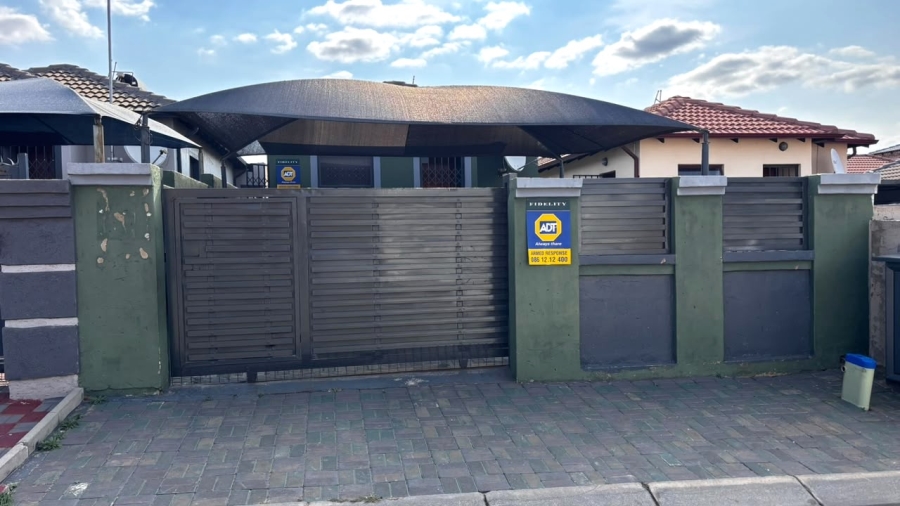 2 Bedroom Property for Sale in Clayville Gauteng