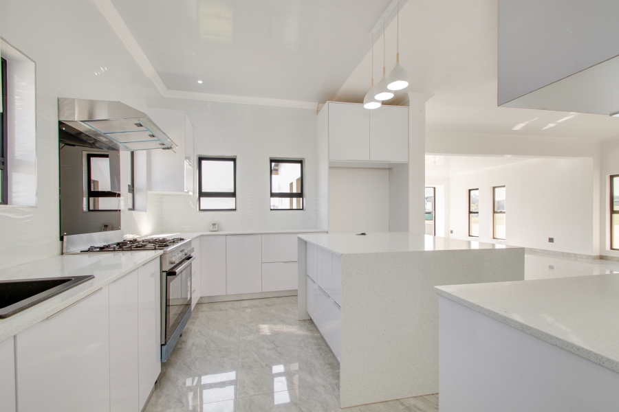 To Let 5 Bedroom Property for Rent in Helderfontein Estate Gauteng