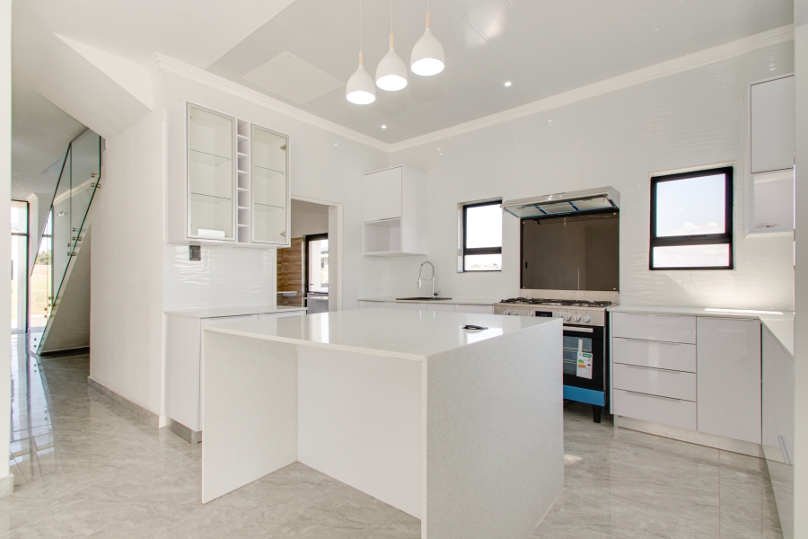To Let 5 Bedroom Property for Rent in Helderfontein Estate Gauteng