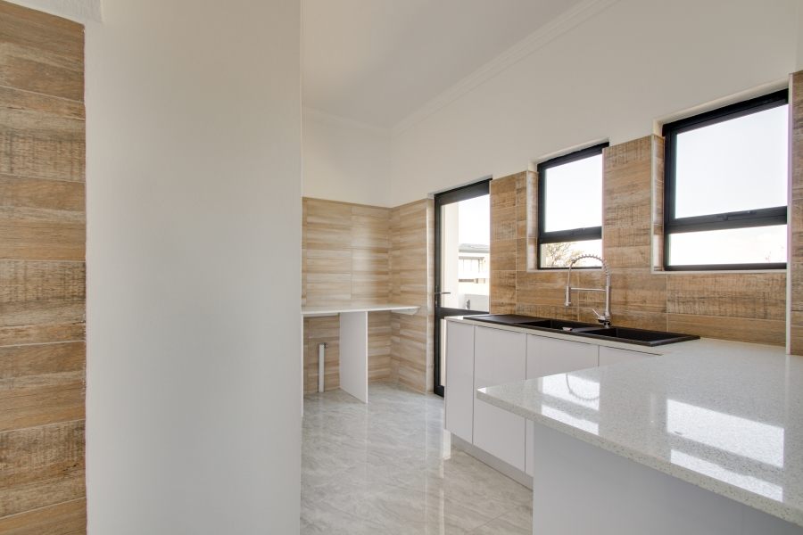 To Let 5 Bedroom Property for Rent in Helderfontein Estate Gauteng