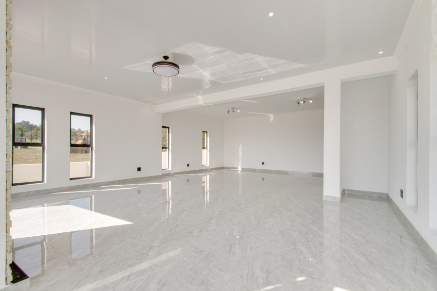 To Let 5 Bedroom Property for Rent in Helderfontein Estate Gauteng