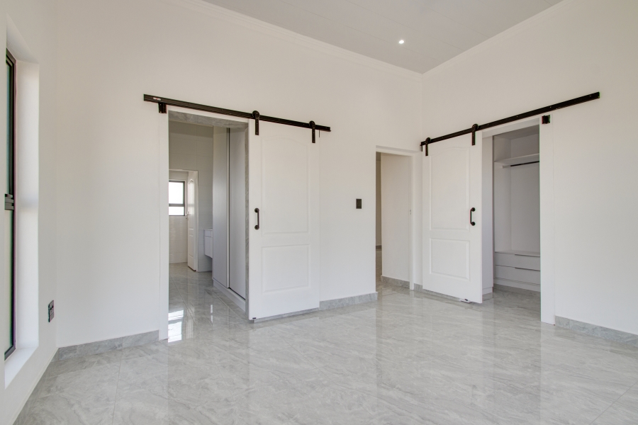 To Let 5 Bedroom Property for Rent in Helderfontein Estate Gauteng