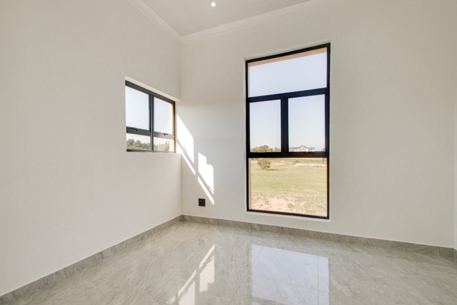 To Let 5 Bedroom Property for Rent in Helderfontein Estate Gauteng