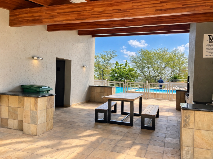 2 Bedroom Property for Sale in Sandhurst Gauteng