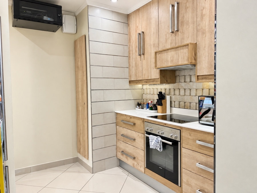 2 Bedroom Property for Sale in Sandhurst Gauteng