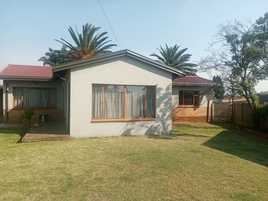 To Let 3 Bedroom Property for Rent in Witpoortjie Gauteng