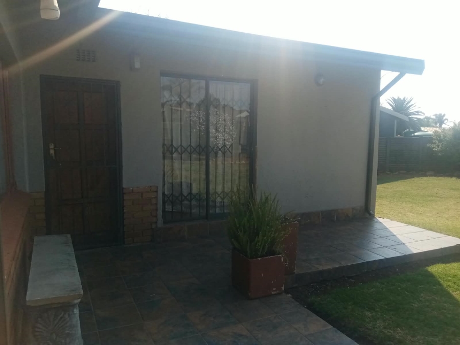 To Let 3 Bedroom Property for Rent in Witpoortjie Gauteng