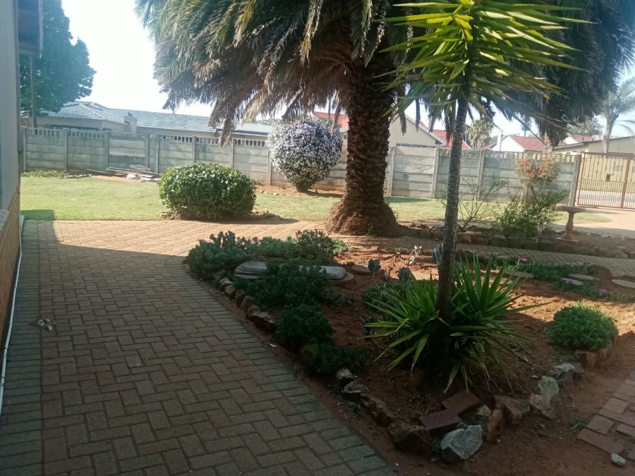 To Let 3 Bedroom Property for Rent in Witpoortjie Gauteng