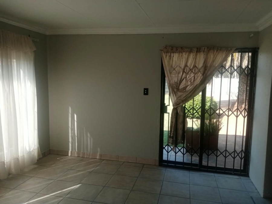 To Let 3 Bedroom Property for Rent in Witpoortjie Gauteng
