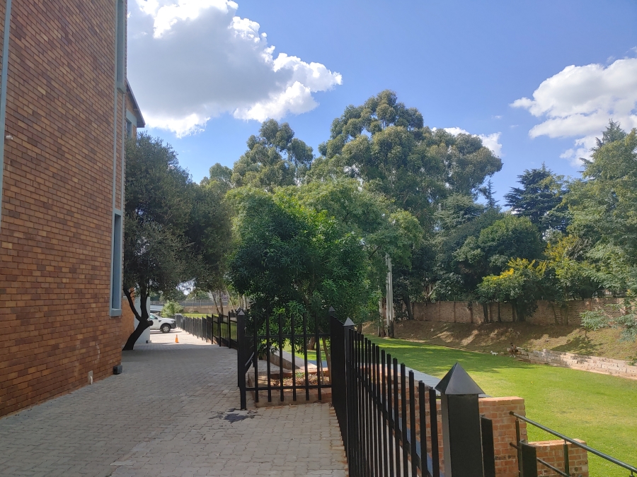 To Let 1 Bedroom Property for Rent in Braamfontein Gauteng