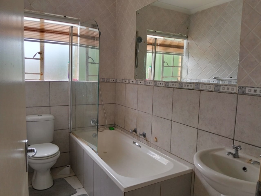 2 Bedroom Property for Sale in Noordwyk Gauteng