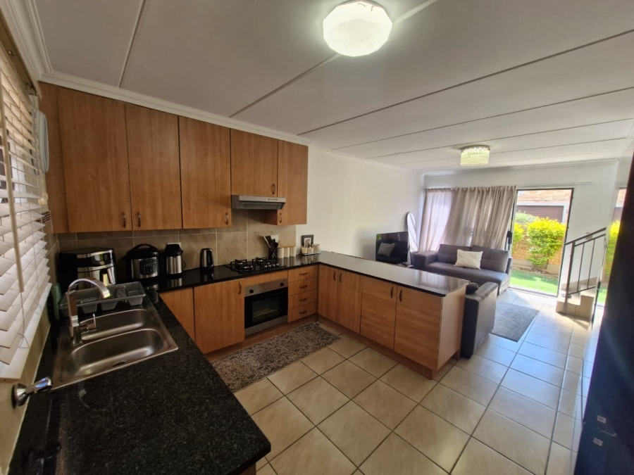 To Let 3 Bedroom Property for Rent in Wilgeheuwel Gauteng