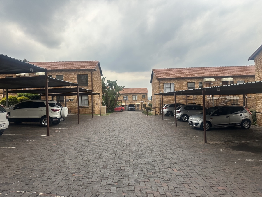 To Let 2 Bedroom Property for Rent in Little Falls Gauteng