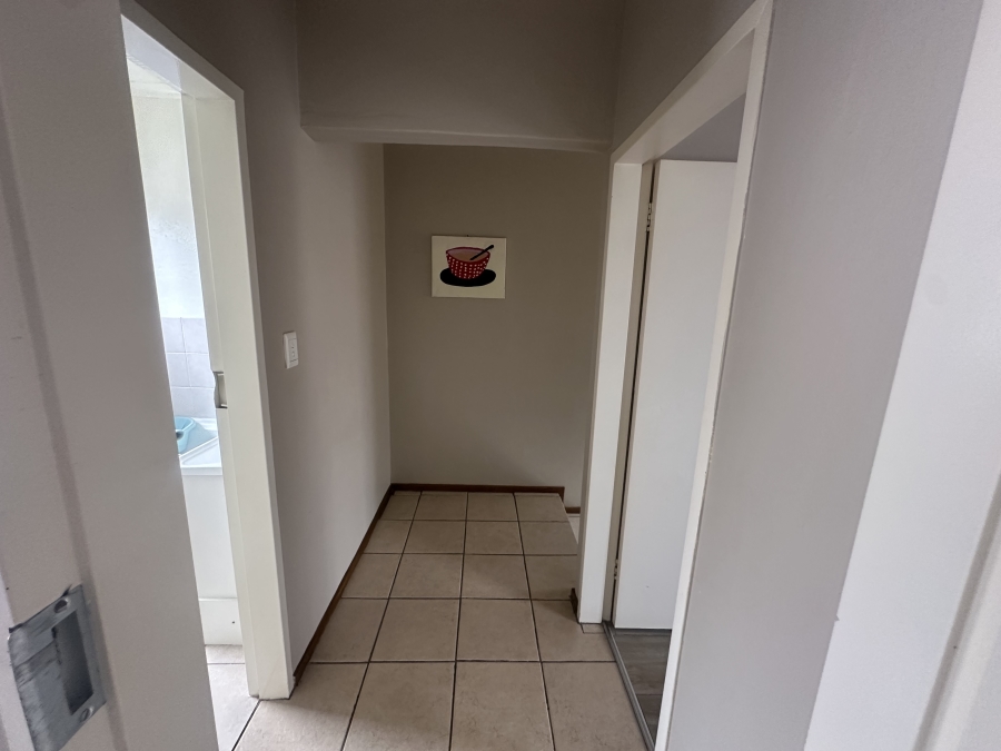 To Let 2 Bedroom Property for Rent in Little Falls Gauteng