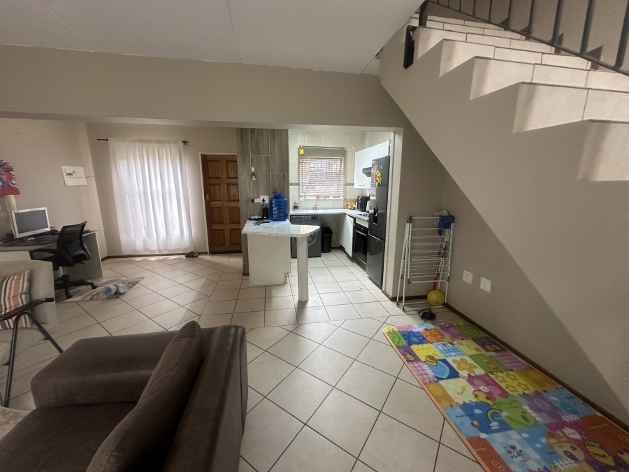 To Let 2 Bedroom Property for Rent in Little Falls Gauteng