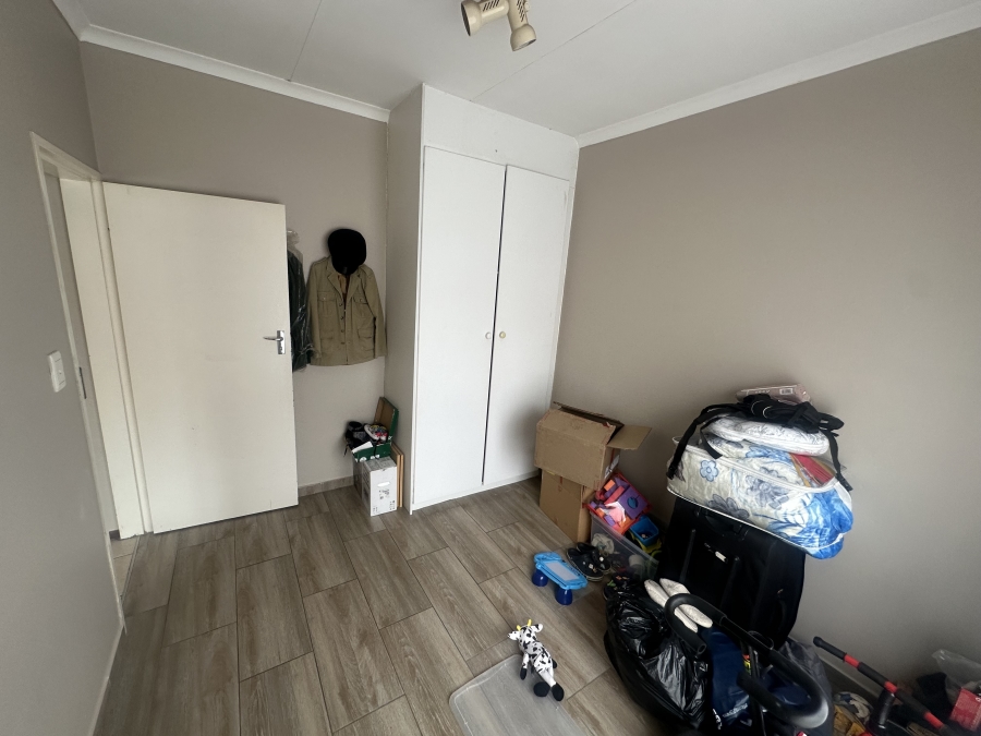 To Let 2 Bedroom Property for Rent in Little Falls Gauteng