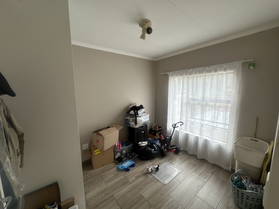 To Let 2 Bedroom Property for Rent in Little Falls Gauteng