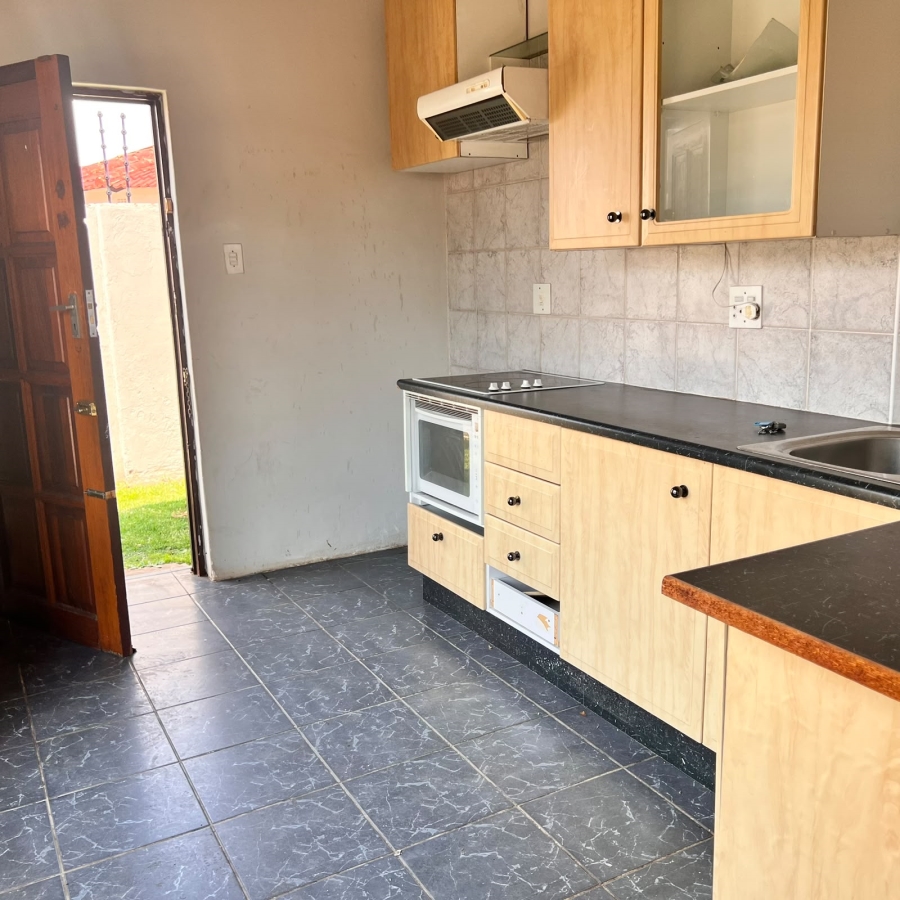To Let 1 Bedroom Property for Rent in Brackenhurst Gauteng