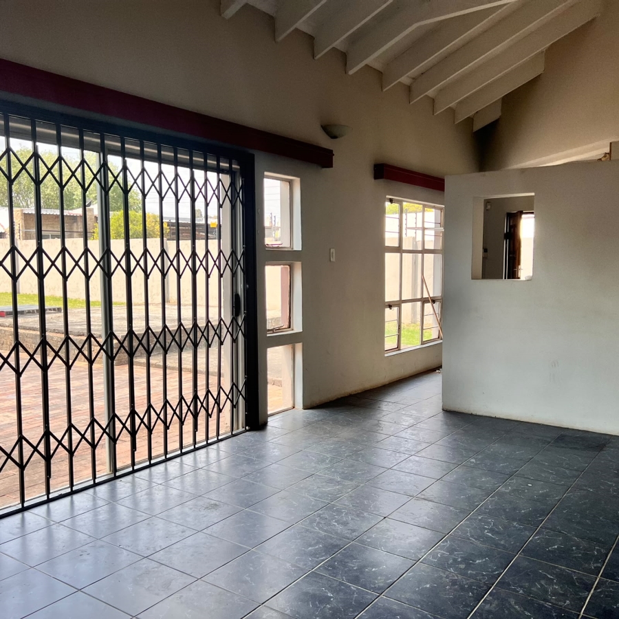 To Let 1 Bedroom Property for Rent in Brackenhurst Gauteng