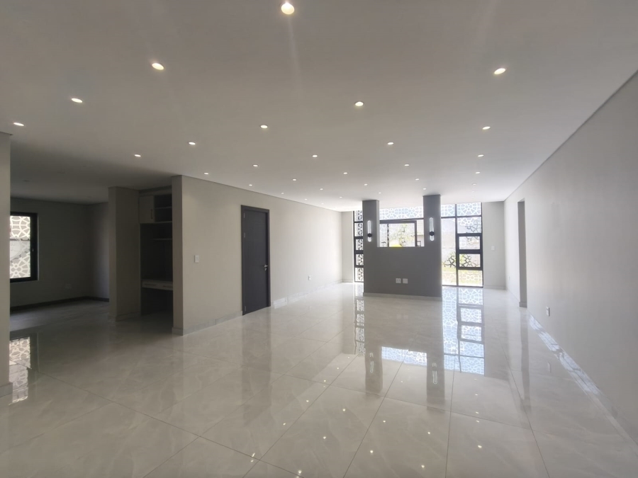 6 Bedroom Property for Sale in Raslouw Gardens Gauteng