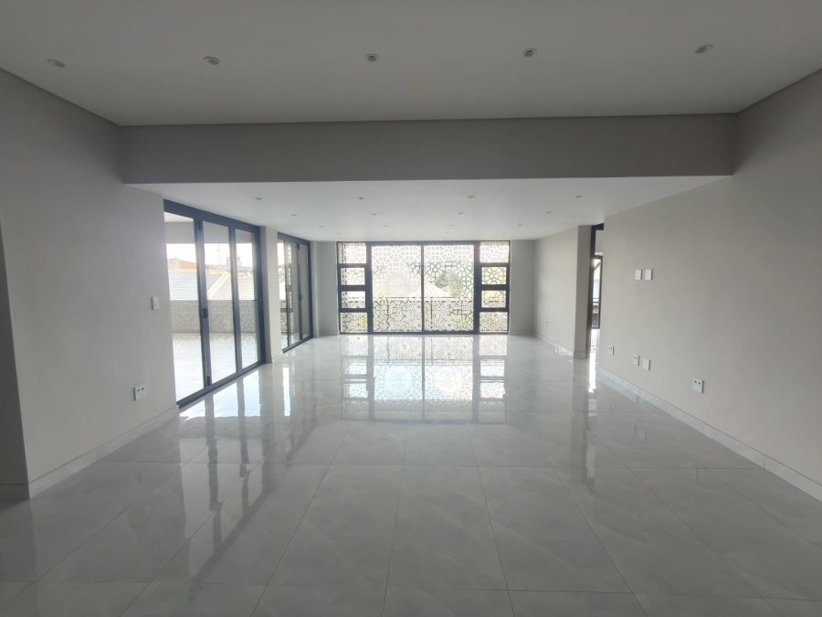 6 Bedroom Property for Sale in Raslouw Gardens Gauteng