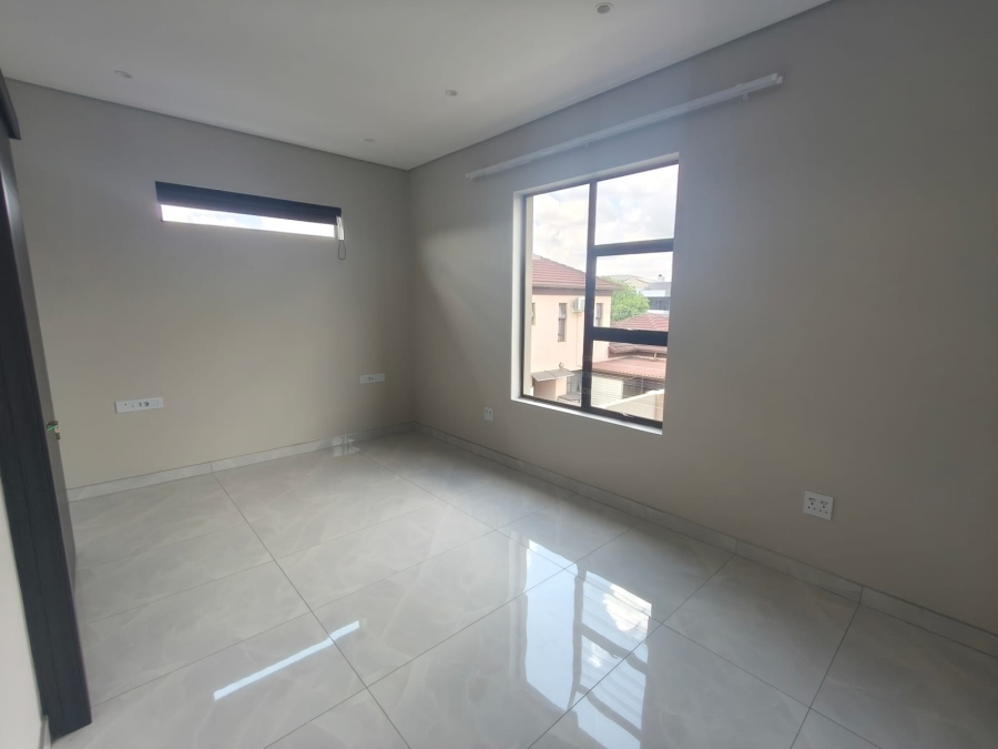 6 Bedroom Property for Sale in Raslouw Gardens Gauteng
