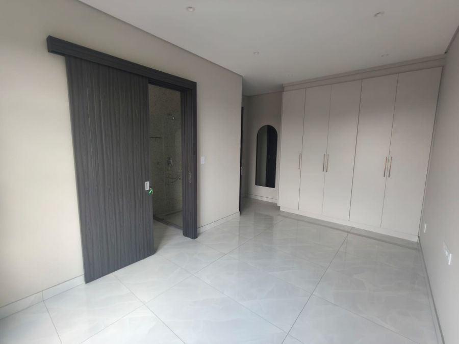6 Bedroom Property for Sale in Raslouw Gardens Gauteng