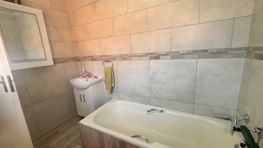 4 Bedroom Property for Sale in Witfield Gauteng