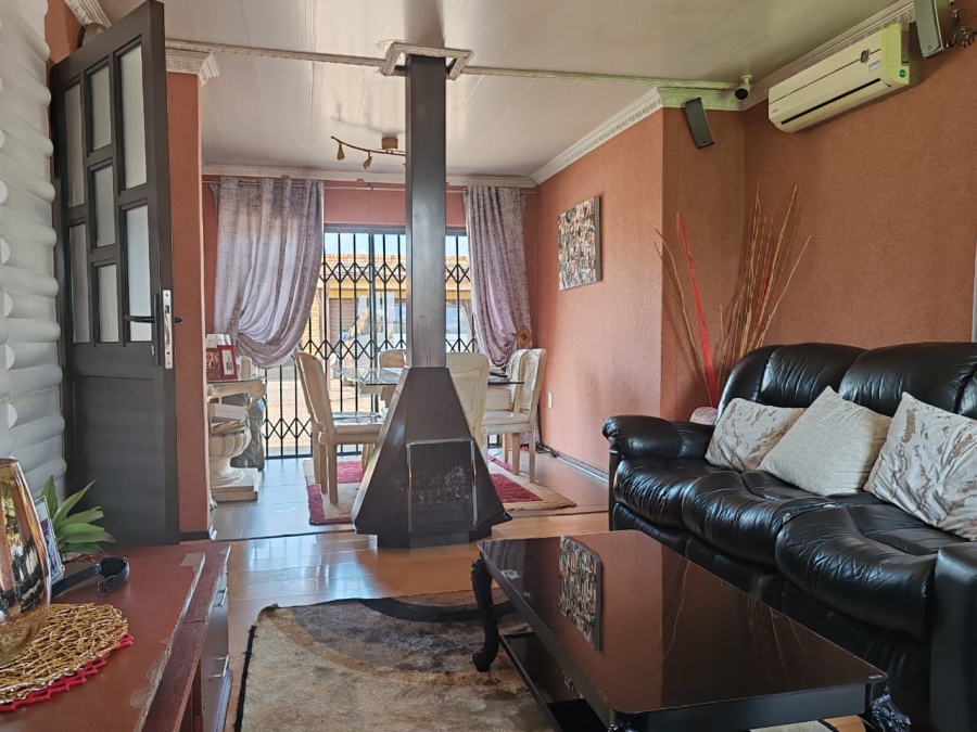 3 Bedroom Property for Sale in Bakerton Gauteng