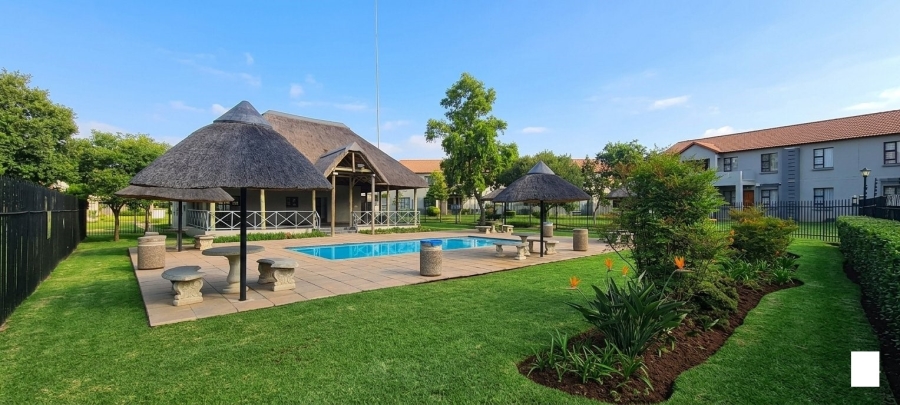 2 Bedroom Property for Sale in Greenstone Hill Gauteng