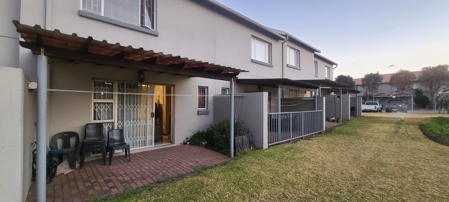 2 Bedroom Property for Sale in Greenstone Hill Gauteng