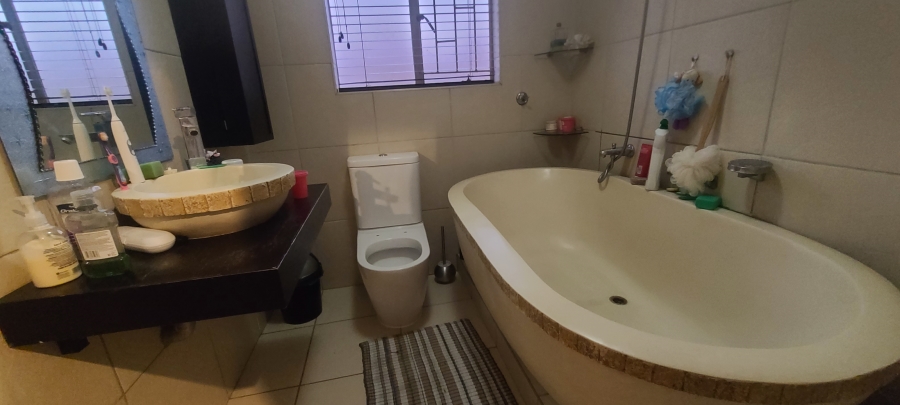 2 Bedroom Property for Sale in Greenstone Hill Gauteng