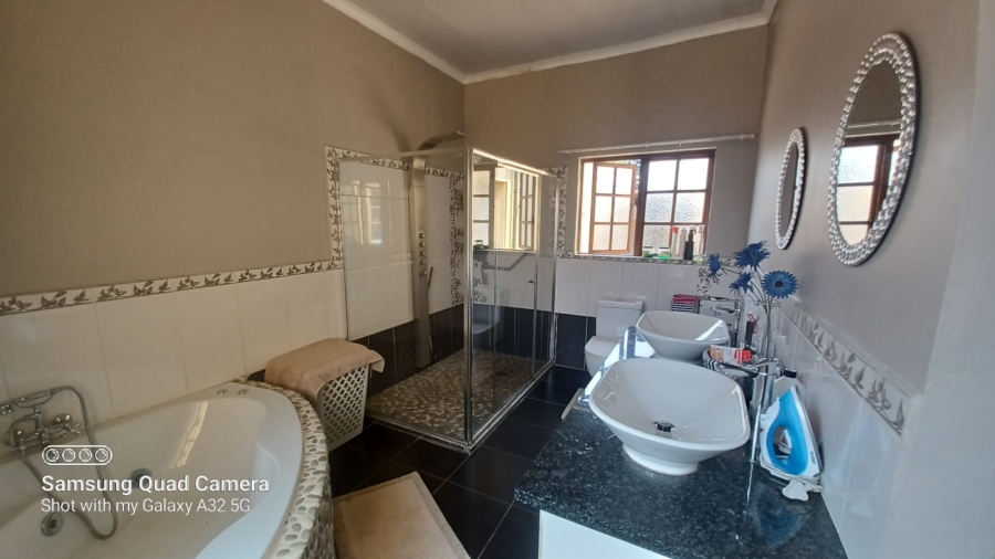 4 Bedroom Property for Sale in Selection Park Gauteng