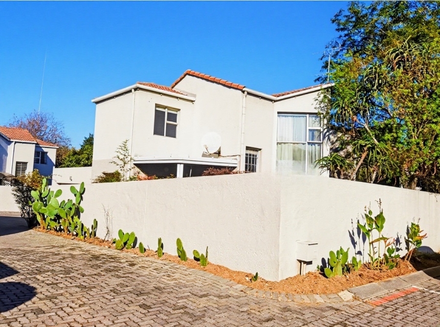 2 Bedroom Property for Sale in Sunninghill Gauteng
