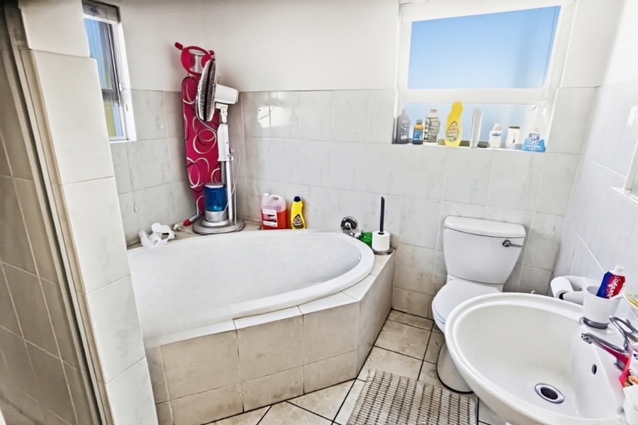 2 Bedroom Property for Sale in Sunninghill Gauteng