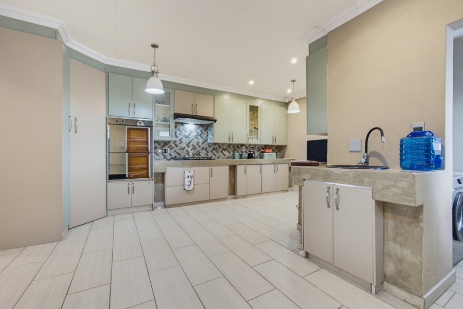 4 Bedroom Property for Sale in Van Riebeeck Park Gauteng
